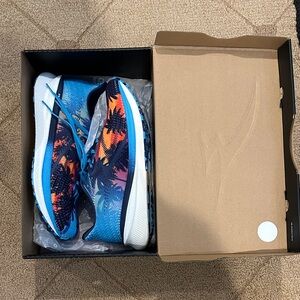 Vibrant Blue and Orange Beach Scene Men's Sneakers